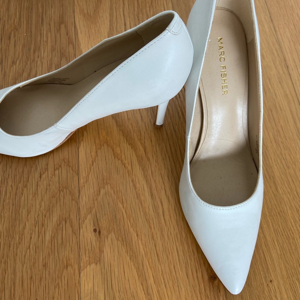 Marc fisher white heel with pointy toe